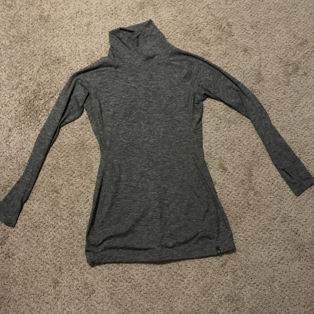 gray long sleeved yoga long shirt, size large